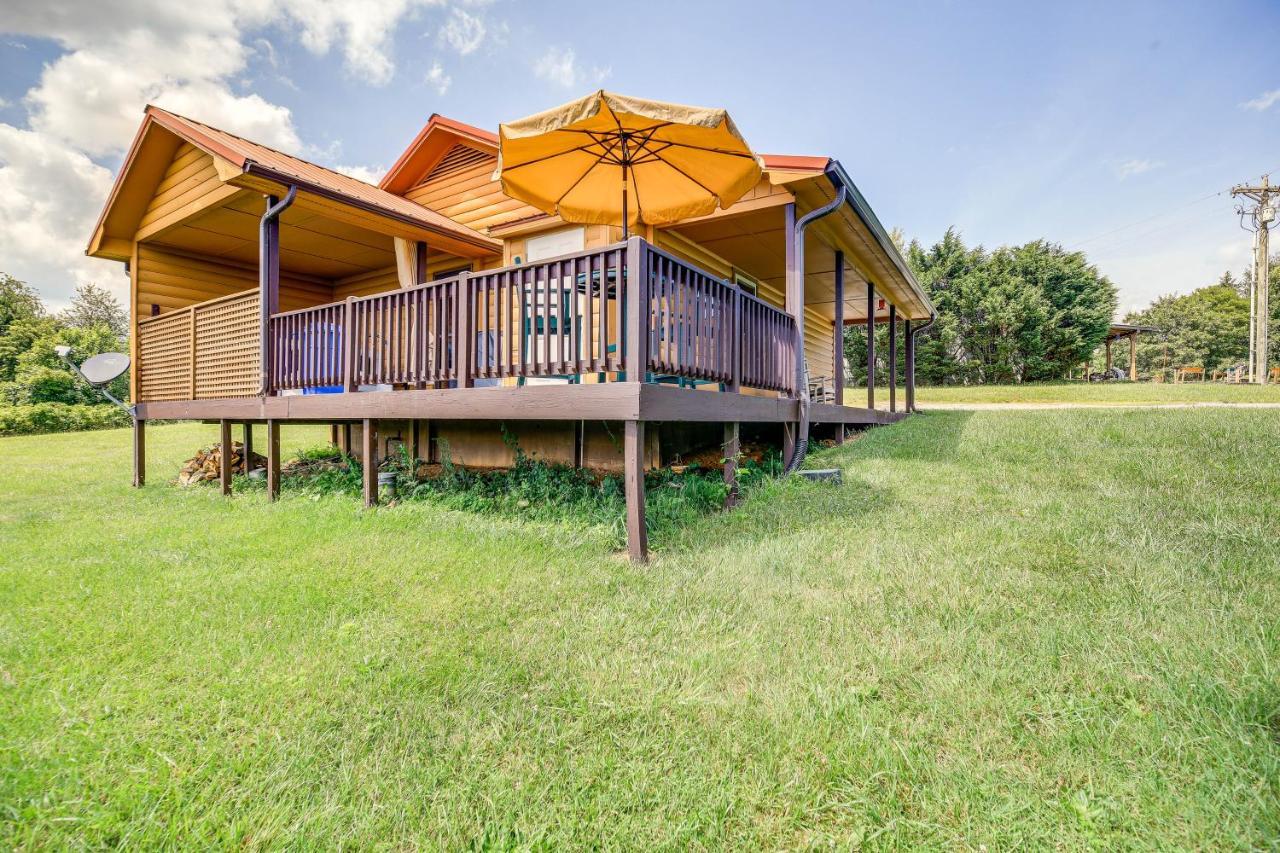 Blue Ridge Mountain Cabin With Views And Hot Tub Sparta Esterno foto